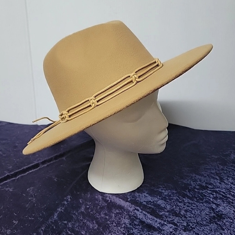 Time and Tru Women’s Felt Fedora Hat With Macreme Trim Lt. Brown 100% Polyester